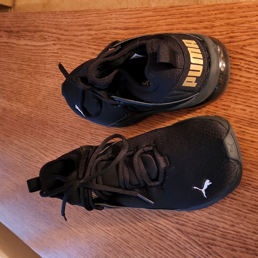 Puma tennis shoes
